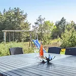 Pet Friendly In With Kitchen Romo